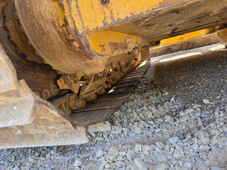 2016-caterpillar-d6k2-lgp-image-62