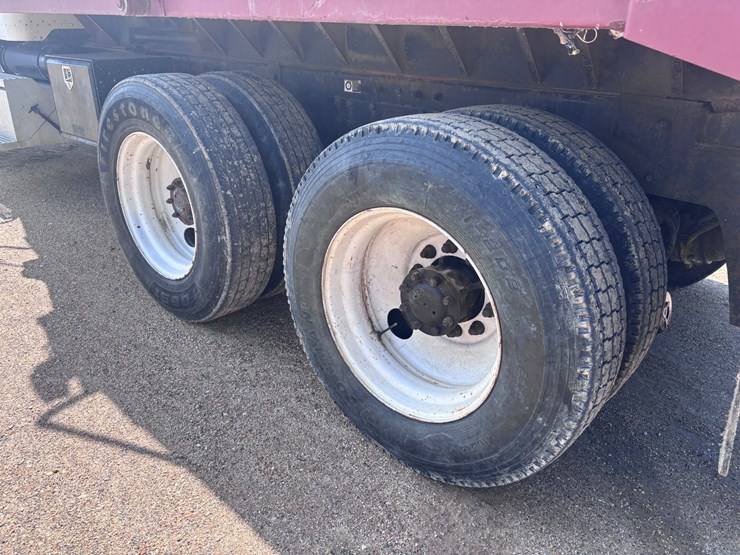 peterbilt-340-image-5