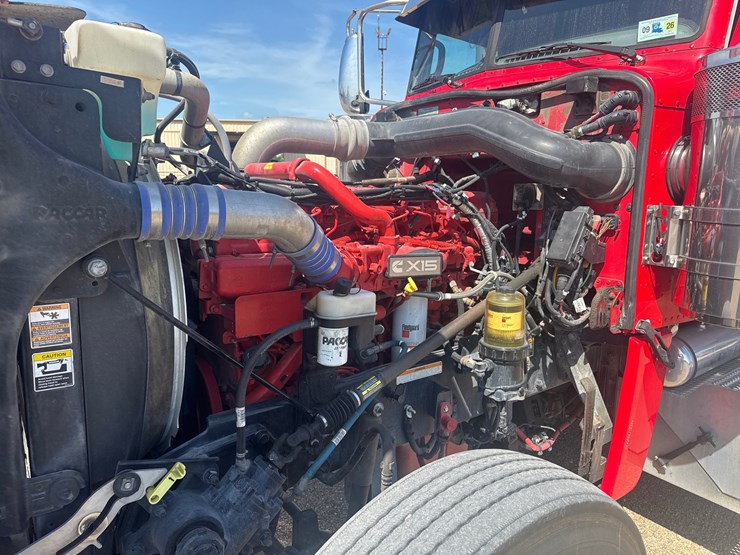 2021-peterbilt-389-image-30