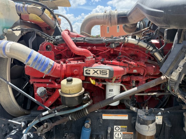 2019-peterbilt-389-image-9