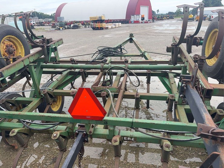 john-deere-field-cultivator,-c-shank,-5-bar-harrow,-25ft-image-9
