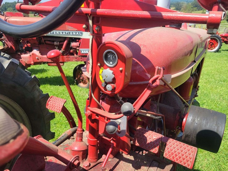 1941-farmall-m-with-m&w-nine-speed-transmission-image-13