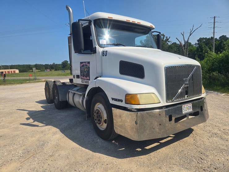 1999-volvo-vn-image-21