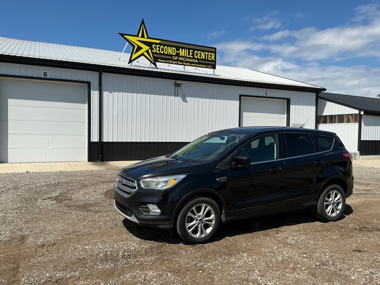 2017-ford-escape-se-image-1
