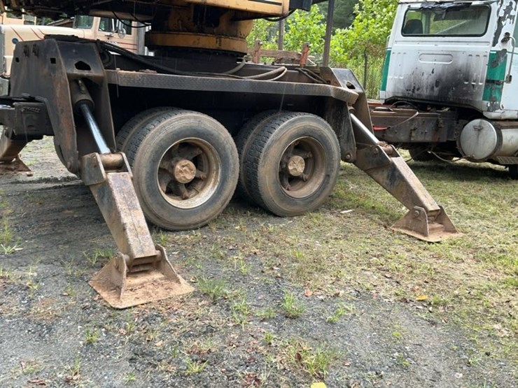 #131-•-1988-husky-brute-knuckleboom-on-truck-image-68
