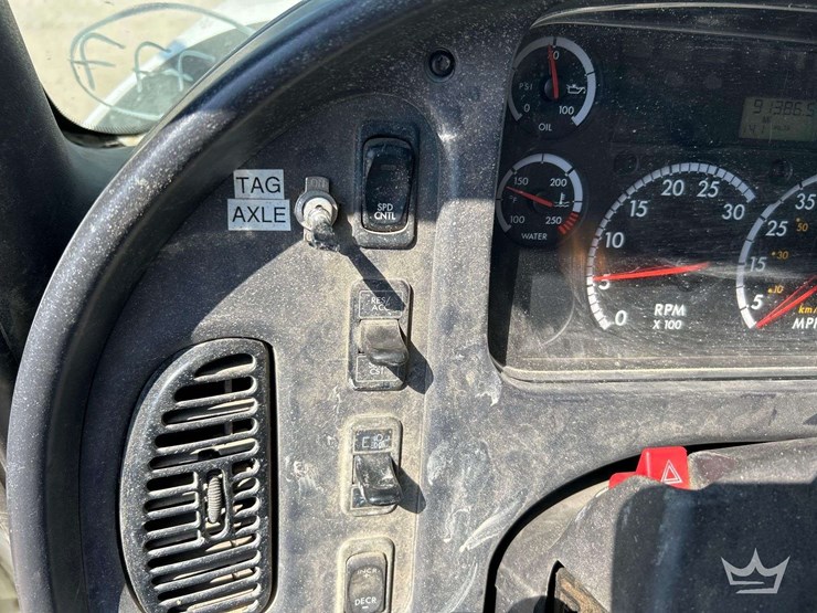 2015-freightliner-114sd-image-15