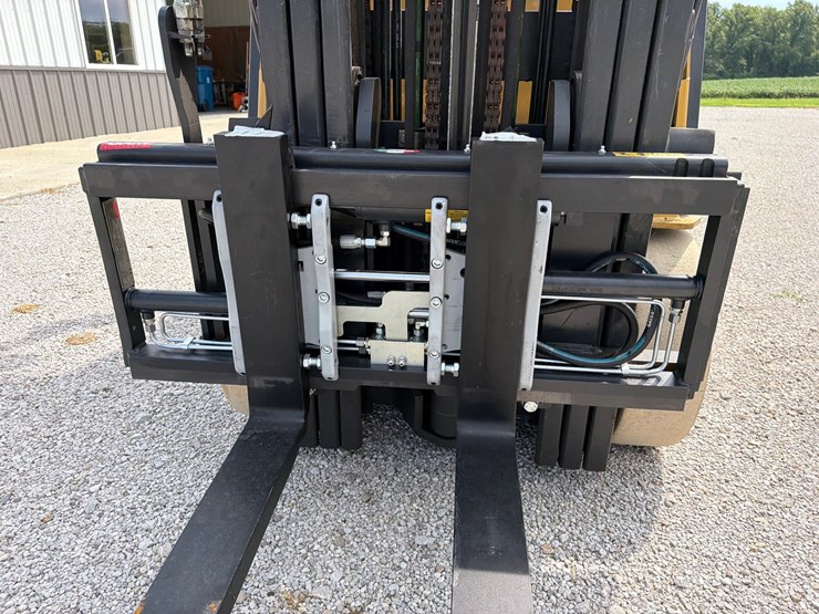 #1363-•-cat-ec25en-electric-forklift-image-13