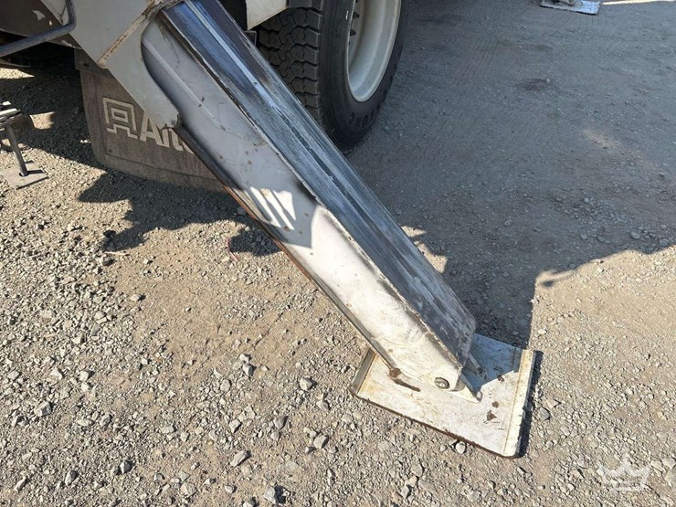 2018-freightliner-m2-106-image-27