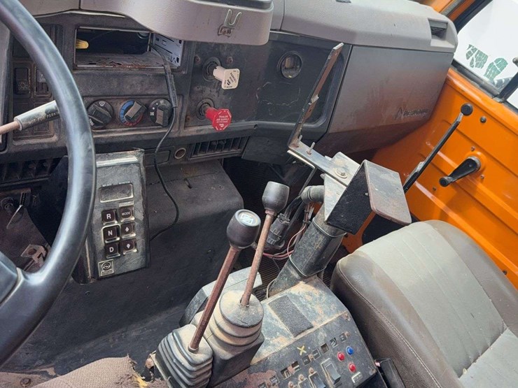 1994-international-dump-truck,-drove-in,-replaced-bed-floor-recently,-retired-state-truck,-battery-disconnect,-vin#-1htsdaan2vh441136-image-12