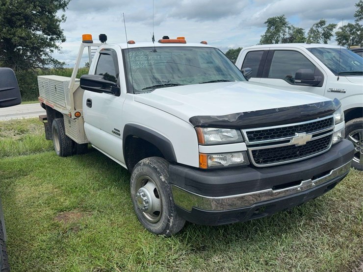2007-chevrolet-3500-image-2