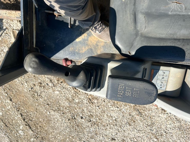 2004-bobcat-334d-image-32