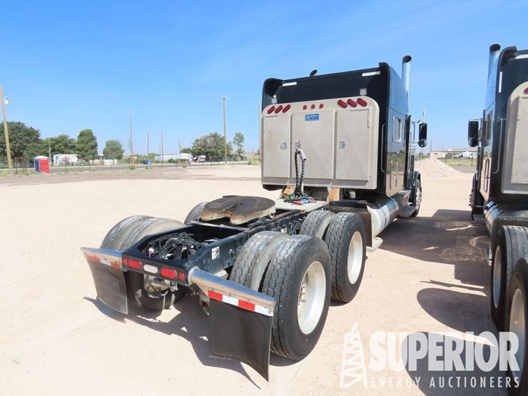 2020-peterbilt-389-image-4