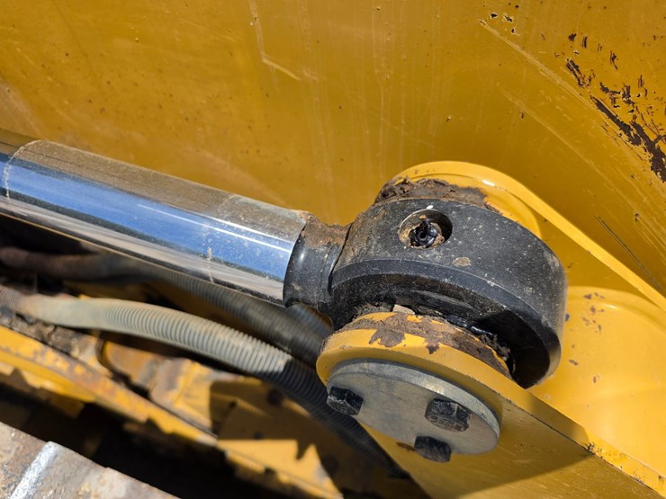 2016-caterpillar-d6k2-lgp-image-88