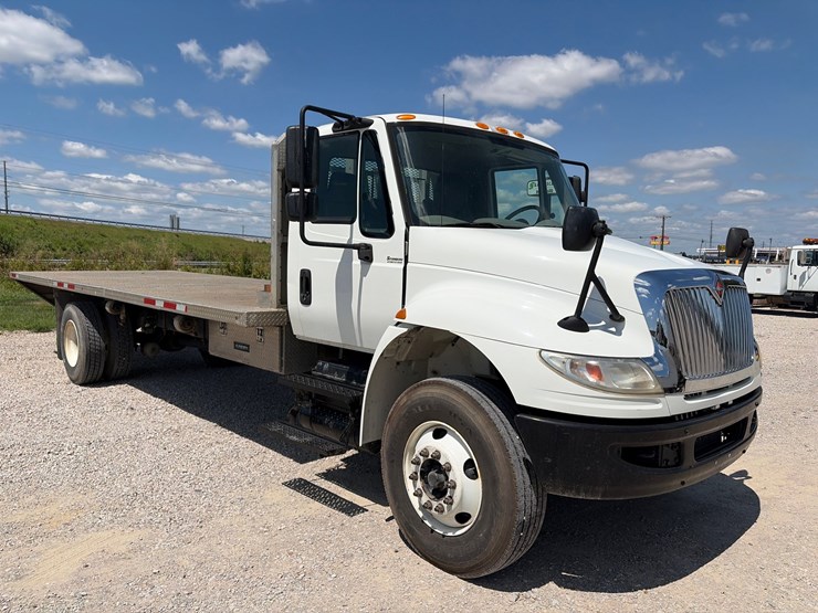 2018-international-durastar-4300-image-3