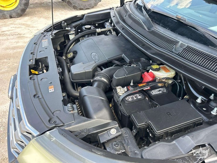 2016-ford-explorer-xlt-image-8