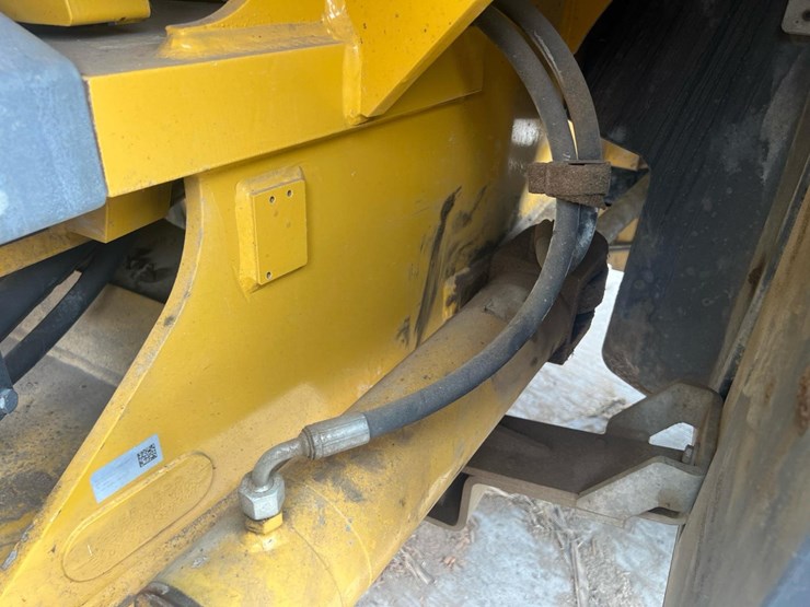 2020-deere-344l-image-17