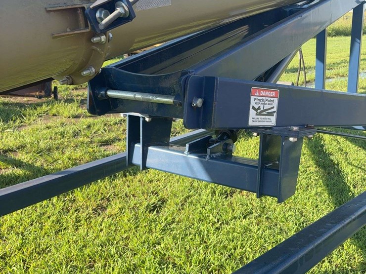 harvest-international-h1074x-swing-a-way-auger,-540pto-(in-building)-image-7