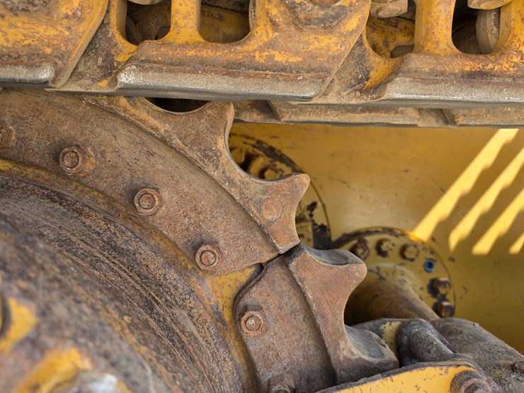 2016-caterpillar-d6k2-lgp-image-52