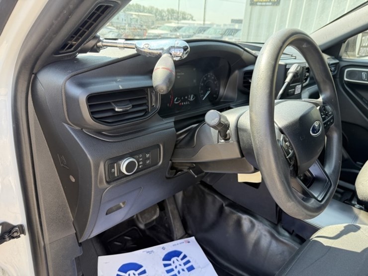 2020-ford-explorer-image-23