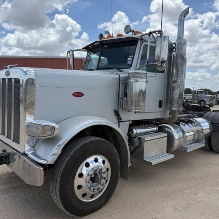2019 PETERBILT 389