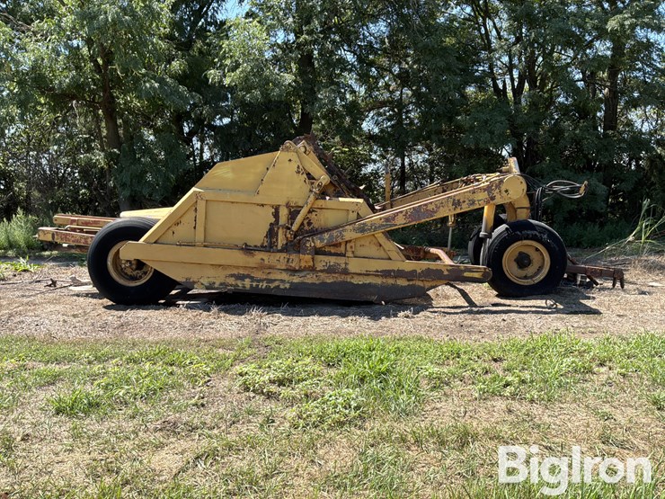 soil-mover-90-e-pull-type-scraper-image-4