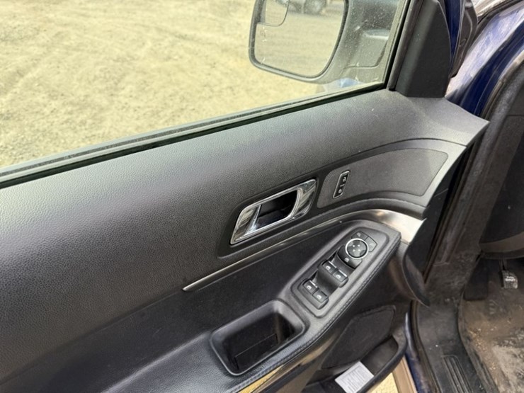 2018-ford-explorer-image-21