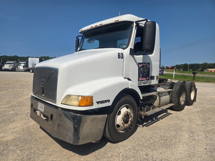 1999-volvo-vn-image-2