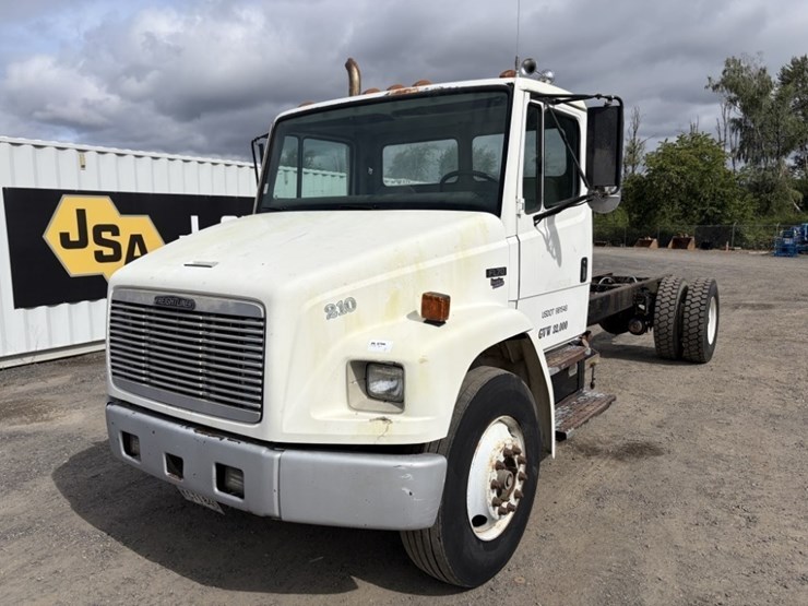 1995-freightliner-fl70-image-1