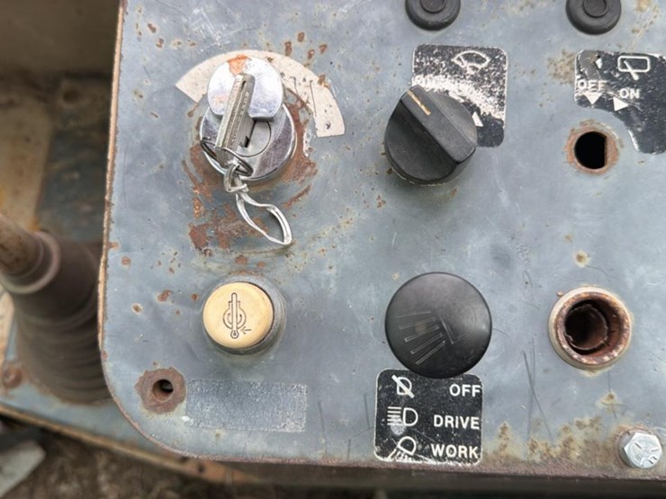 1990-deere-444e-image-50
