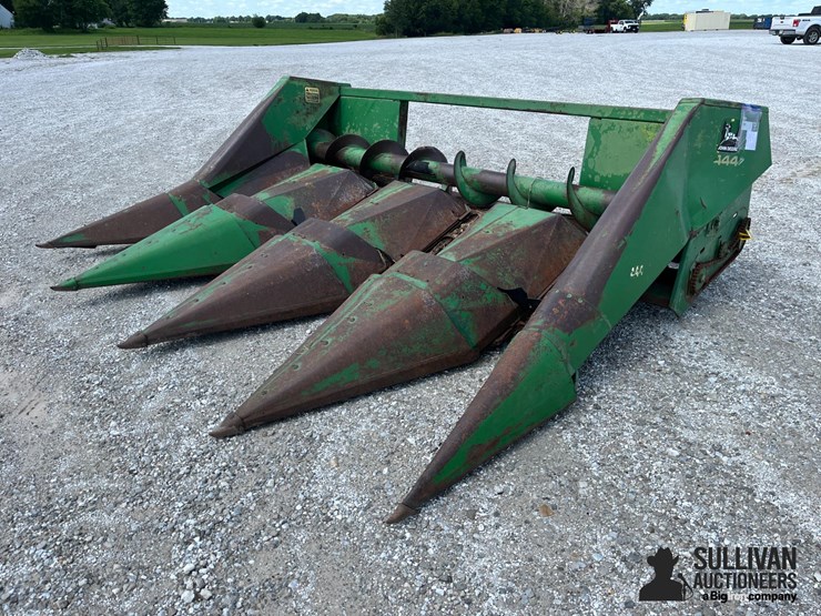 john-deere-444-image-1