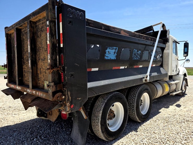 2008-freightliner-columbia-120-image-5