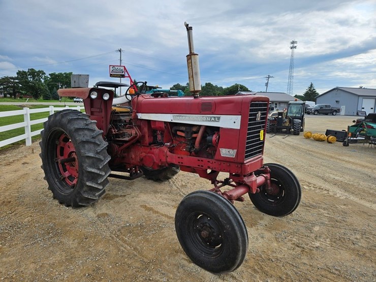 #53-•-interantional-656-farmall-tractor-image-7