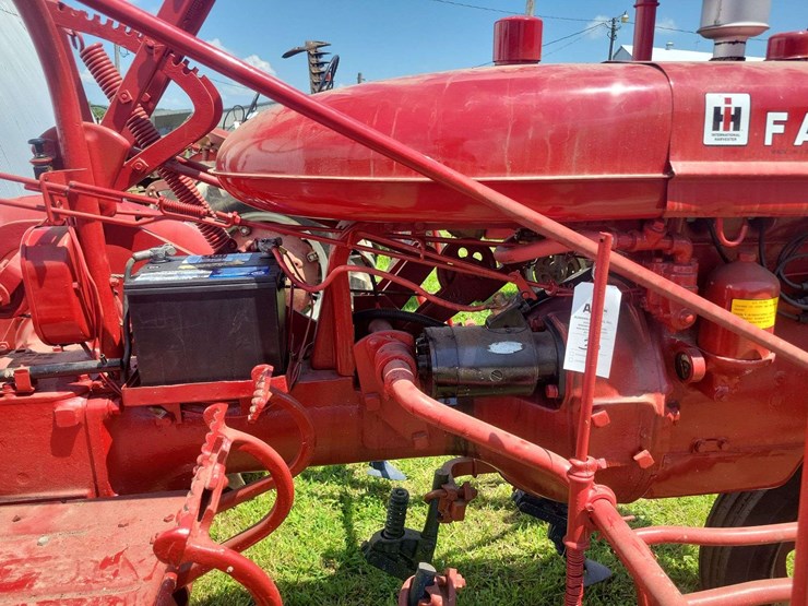 1947-farmall-b-with-mounted-cultivator-image-16