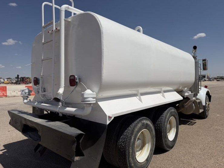 2000-peterbilt-330-image-7