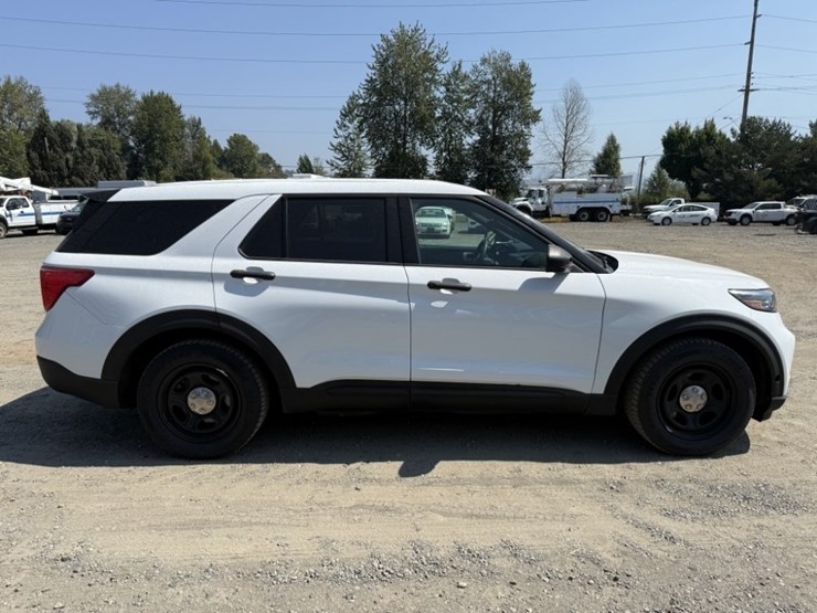2020-ford-explorer-image-3