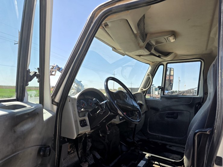 2009-international-durastar-4300-image-9