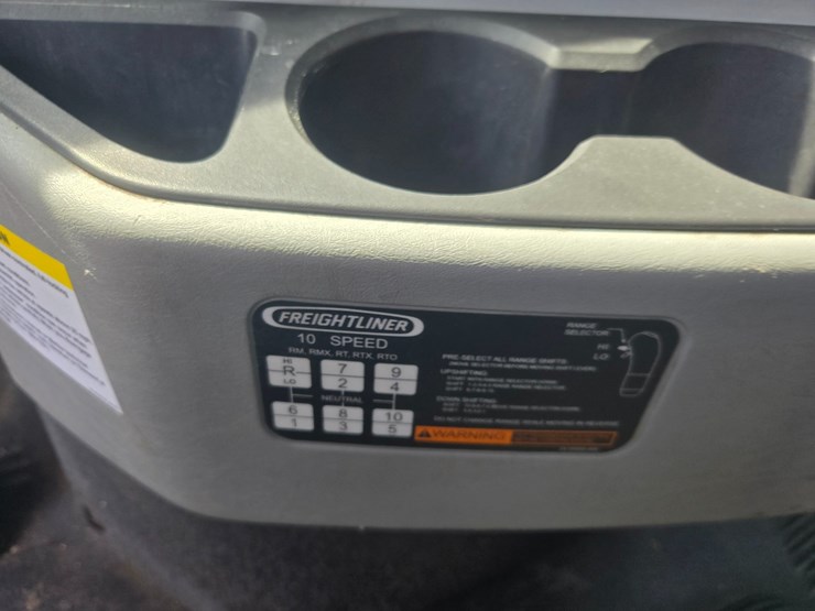 2017-freightliner-122sd-image-52