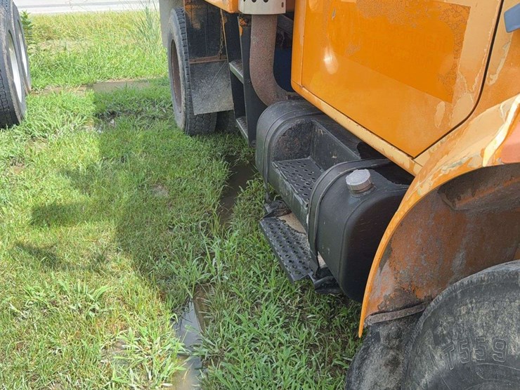 1994-international-dump-truck,-drove-in,-replaced-bed-floor-recently,-retired-state-truck,-battery-disconnect,-vin#-1htsdaan2vh441136-image-4