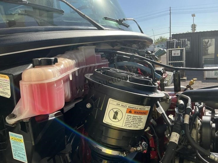 2012-freightliner-m2-106-image-22
