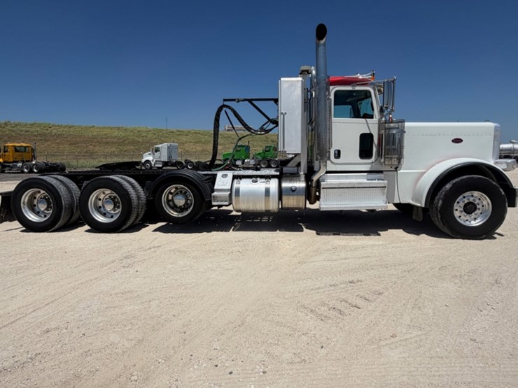2020-peterbilt-389-image-4