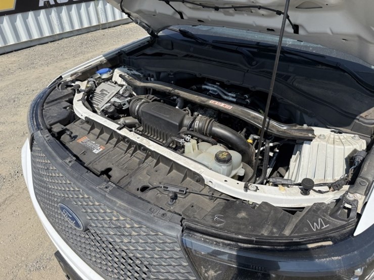 2020-ford-explorer-image-18