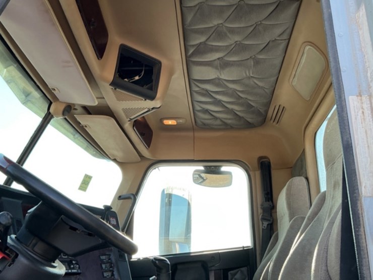 2013-freightliner-coronado-122-sd-image-22