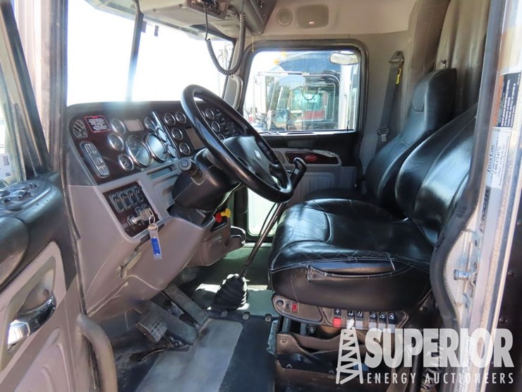 2020-peterbilt-389-image-5