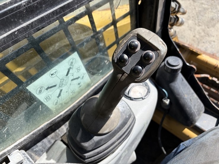 2012-caterpillar-236b3-image-21