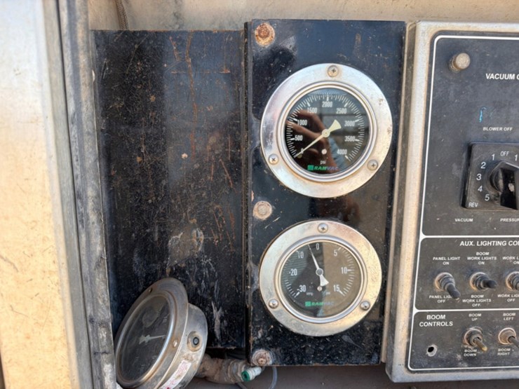 2019-kenworth-t880-image-11