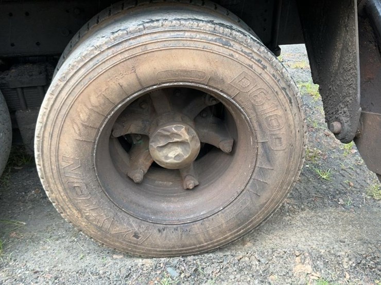 #131-•-1988-husky-brute-knuckleboom-on-truck-image-63