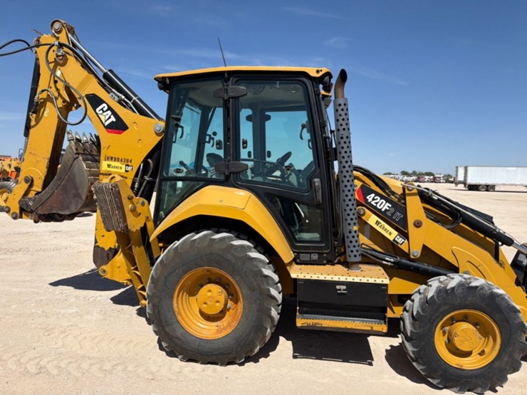2021-caterpillar-420f2-it-image-5