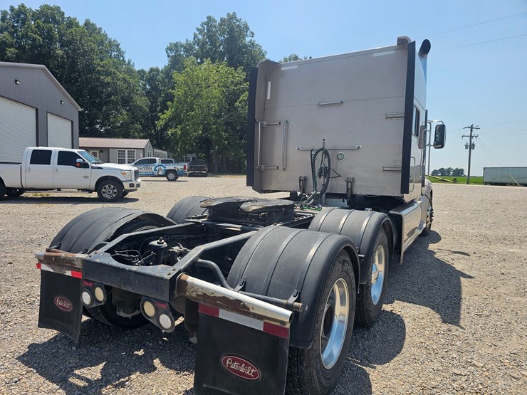 2015-peterbilt-386-image-13