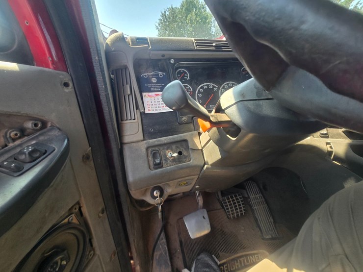 2003-freightliner-columbia-120-image-48