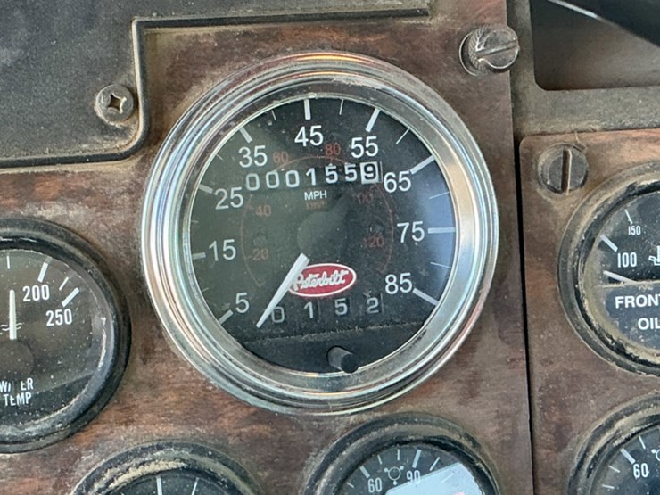 2000-peterbilt-379-image-16